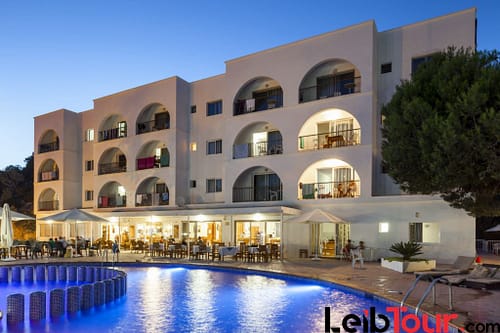 Comfortable holiday apartments by the sea with pool, CALA VADELLA – Property code: CALVADAP