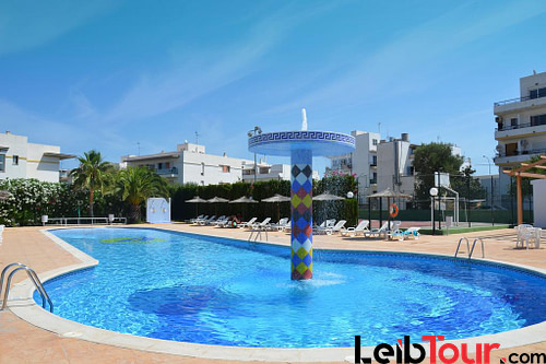 [STUDIO (3 ADULTS)] Elegant Holiday Apartment with large pool close to the beach