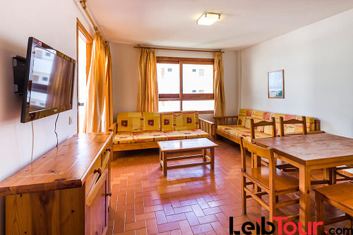 [1 BEDROOM APARTMENT] Group accommodation, large holiday apartment