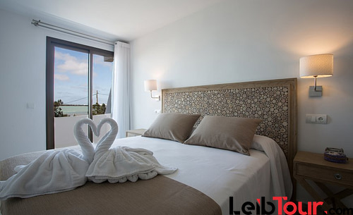 Elegant and comfortable rooms and holiday apartments, ES PUJOLS – Property code: HTL-RMRFOR