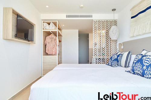 [1 BEDROOM SUITE APARTMENT WITH LATERAL SEA VIEW (2 ADULTS + 2 CHILDREN)] Luxury Elegant family holiday apartment with roof top pool
