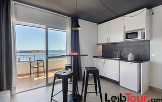 Amazing Cheap Apartment Pool Playa den Bossa PlayaJad16 kitchen - LeibTour: TOP aparthotels in Ibiza