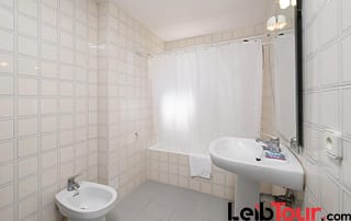 Cheap central studio apartment SOBAYSA Bathroom - LeibTour: TOP aparthotels in Ibiza