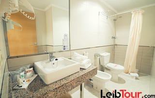 Cheap quiet family apartment Escanaz Bathroom2 - LeibTour: TOP aparthotels in Ibiza