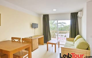 Cozy apartment with pool Pet allowed SABAHAP Living room - LeibTour: TOP aparthotels in Ibiza