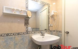 Cozy double room SAN ANTONI htl sareht Bathroom - LeibTour: TOP aparthotels in Ibiza