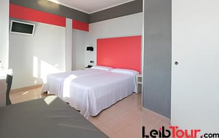 Cozy double room SAN ANTONI htl sareht Bedroom 10 - LeibTour: TOP aparthotels in Ibiza