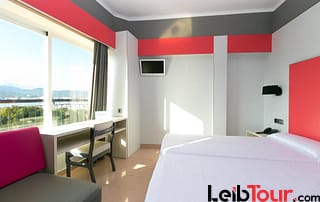 Cozy double room SAN ANTONI htl sareht Bedroom 9 - LeibTour: TOP aparthotels in Ibiza