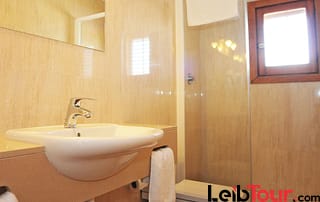 Elegant Apartment Playa den Bossa Sea View Bathroom BayBossa19 - LeibTour: TOP aparthotels in Ibiza