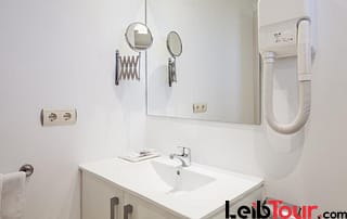 Large lovely apartment just a step from Play d en Bossa s nightlife IBHEAAP Bathroom - LeibTour: TOP aparthotels in Ibiza