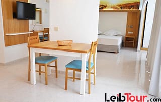 Stunning apartment with pool SAN ANTONIO BAY SAMARAP Living 2 - LeibTour: TOP aparthotels in Ibiza
