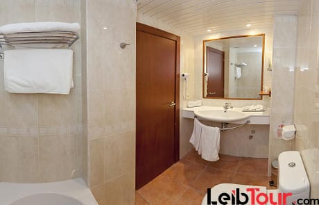 Beachfront SPA Hotel with Sea Views and Pool IBIZA HTL SIBTAL bathroom - LeibTour: TOP aparthotels in Ibiza
