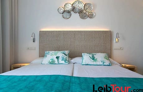CSTFOR 18 - LeibTour: TOP aparthotels in Ibiza