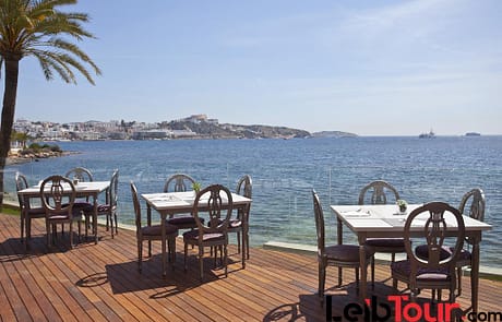 Luxury Hotel Playa den Bossa sea front PLAYA DEN BOSSA HTL TRDMA Restaurant 5 - LeibTour: TOP aparthotels in Ibiza