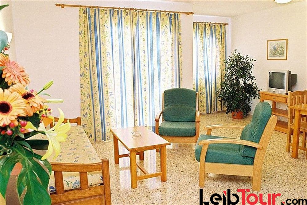 Cheap Apartment Cafè del Mar with pool SAPONI Living Room - LeibTour: TOP aparthotels in Ibiza