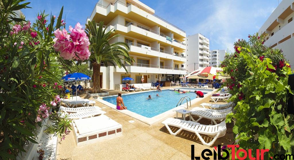 Cozy Studio Apartments with Pool PLAYA DEN BOSSA VICENROS Pool - LeibTour: TOP aparthotels in Ibiza