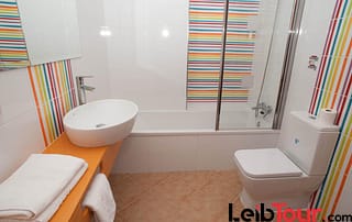 Cheap Apartment Cafè del Mar with pool SAPONI Bathroom 9 - LeibTour: TOP aparthotels in Ibiza
