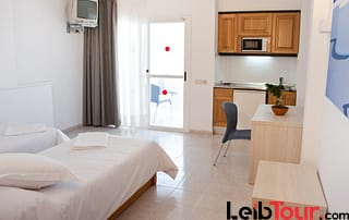 Cheap nice central apartment IBIZA PANAPIB Studio apartment 1 - LeibTour: TOP aparthotels in Ibiza