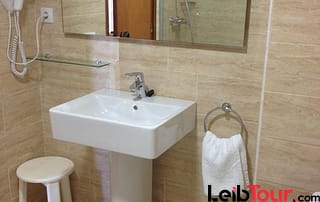 Cozy apartment with pool Pet allowed SABAHAP Bathroom - LeibTour: TOP aparthotels in Ibiza