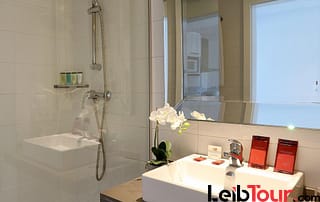 Luxury Pool SPA Gym Apartments AXBEASA Bathroom - LeibTour: TOP aparthotels in Ibiza