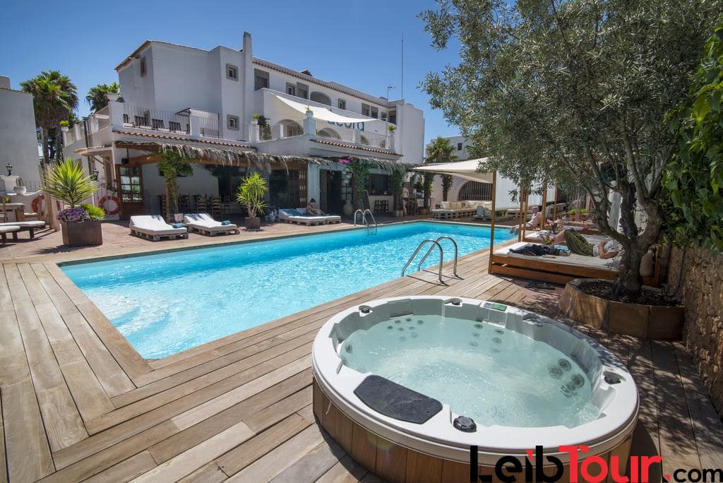 CRASEIBZ 19 - LeibTour: TOP aparthotels in Ibiza