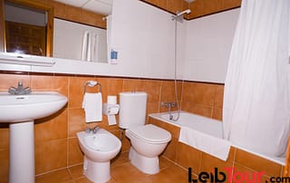 Sea View Cozy Apartments with Pool SAN ANTONIO CEPASAN Bathroom 5 - LeibTour: TOP aparthotels in Ibiza